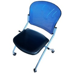 NO.1710【在庫3脚】株式会社関家具 ネスティングチェア チェア キャスター付き 中古の画像