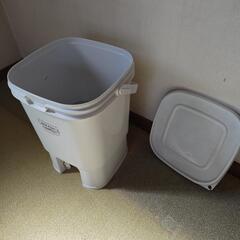 電気不要のリブウェルのコンポスト(ホワイト)の画像