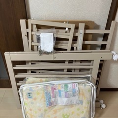 受取者確定済【取りに来てくれる方限定】ベビーベッド、ベビー布団(横60×縦90)の画像