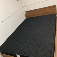 ダブルベッドの画像