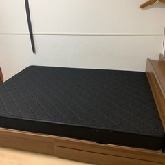 ダブルベッドの画像