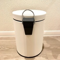 IKEA ペダル式ゴミ箱 4.6Lの画像