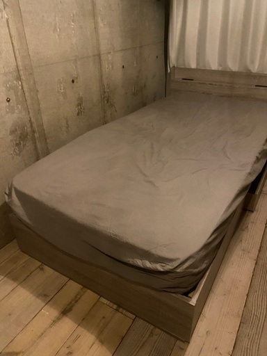 グレー木目のシングルベッド