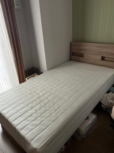 シングルベッド
