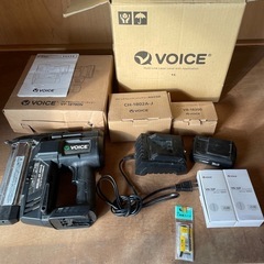 VOICE 充電式 エアタッカ タッカー ネイラー 18Vバッテリー（2.0Ah） 充電器セット ステープル 仕上釘 兼用の画像