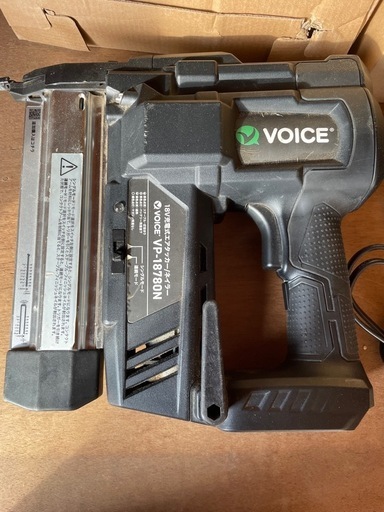 VOICE 充電式 エアタッカ タッカー ネイラー 18Vバッテリー（2.0Ah） 充電器セット ステープル 仕上釘 兼用