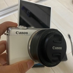 CanonM100 白+Canon EF-M22mm レンズの画像