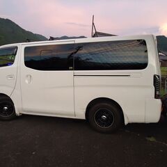 NV350　車検令和７年９月まで　４ナンバー車中泊仕様 ヒッチカーゴ　大容量ポータブル電源などの画像