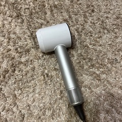 ダイソンドライヤー　