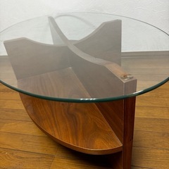 オーバル型テーブルの画像