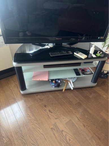 ガラストップテレビ台