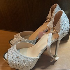 ハイヒール靴　ストラップ　ラインストーンの画像