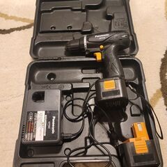 記載品全て引取りにて　電動ドライバー　タイル　スチールシェルフ　ドライヤー　充電器　レンガ　ガラステーブルマット断熱マット　虫除けスプレー　ワックス　IKEA雑誌入れ　ガーデンブロックの画像