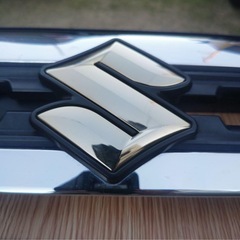 スペーシアハイブリッド　グリル　ゴールドエンブレムの画像