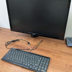 24インチPCモニターとモニターアームとキーボードのPC用品まと...