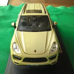 ミニカー　ブラーゴ　ポルシェ　カイエン　ターボの画像