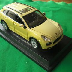 ミニカー　ブラーゴ　ポルシェ　カイエン　ターボ