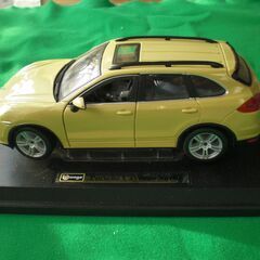 ミニカー　ブラーゴ　ポルシェ　カイエン　ターボの画像