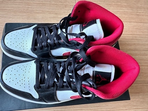 NIKE AIR JORDAN 1 MID