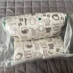 スターバックス　トライアングルクッション