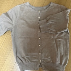 前後ろどちらでも来れるカーディガンの画像