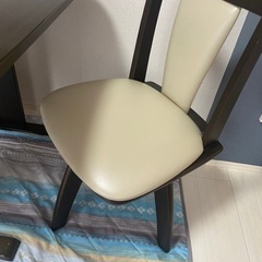 2人用ダイニングテーブルの画像
