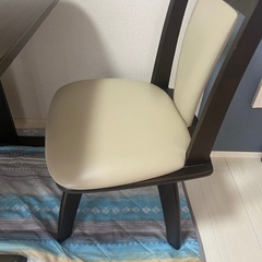 2人用ダイニングテーブルの画像