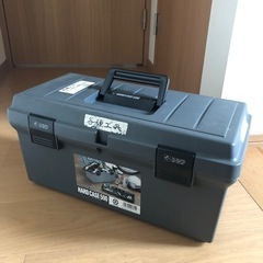 工具と工具箱　アイリスオーヤマ　ツールBOX ヤスリ　ドライバーノミ　彫金玄能　パイレン　スパナ　キリの画像