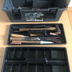 工具と工具箱　アイリスオーヤマ　ツールBOX ヤスリ　ドライバーノミ　彫金玄能　パイレン　スパナ　キリの画像