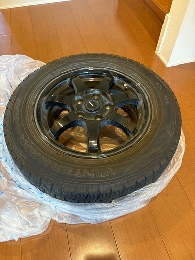 ダンロップ　スタッドレスタイヤ　４本セット　セレナ