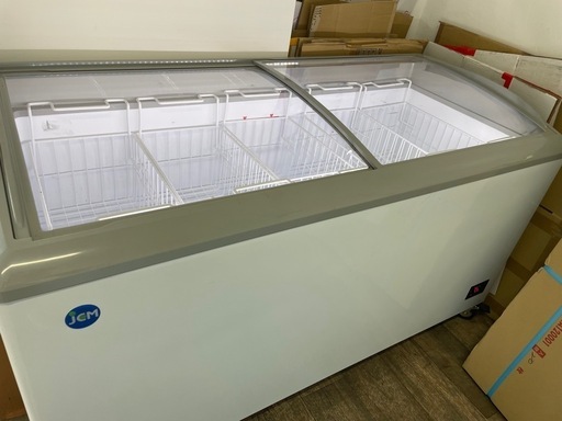 冷凍ショーケース　1本当たり3万円3本有ります。