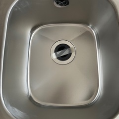 ⭐️未使用　業務用ステンレス二層シンク　パイプ付きの画像
