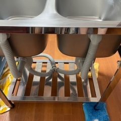 ⭐️未使用　業務用ステンレス二層シンク　パイプ付きの画像