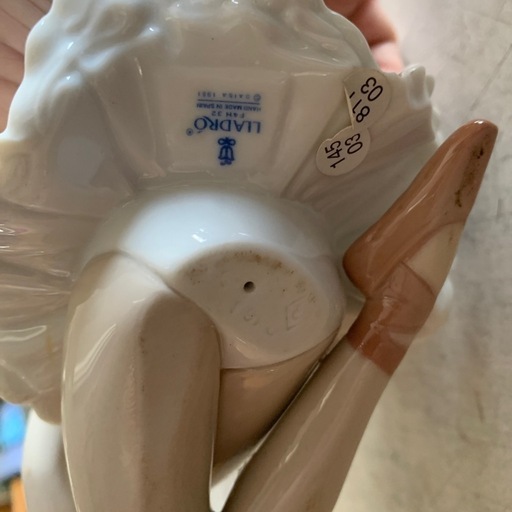 LLADRO ブランド　リアドロ　くつろぎ　リトルバレリーナ　陶器 置物 高級　ブランド　インテリア 
