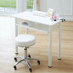 ②【定価13849円】ネイルサロン開業セット美品ネイルテーブル★白ホワイト★幅70cmコンパクトスリムタイプ★２段デスクなので、下にライトやドリンクなど置けます！自宅ネイルサロンの画像