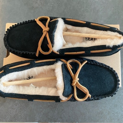 新品未使用 国内正規品 UGG アグ モカシン Dakota 23cm ブラック 黒