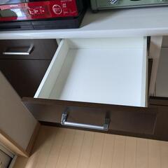 値下げ　食器棚（食器棚のみ　置かれてる物は別）の画像