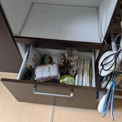 値下げ　食器棚（食器棚のみ　置かれてる物は別）の画像