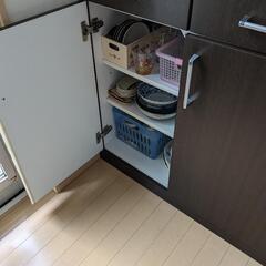値下げ　食器棚（食器棚のみ　置かれてる物は別）の画像