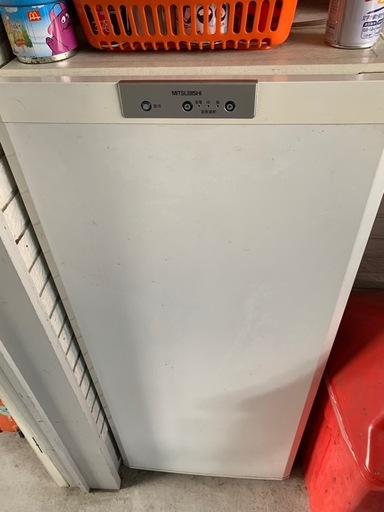 冗談成立！三菱ノンフロン冷凍庫121Ｌ