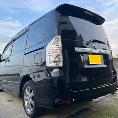 8人乗り☆特別仕様車☆月々1.1万円〜分割払い可❗️車検2年付き！大人気☆トヨタ ヴォクシー ☆HDDナビ付き☆走行中DVD見れます☆フリップダウンモニター付き☆ETC付き☆バックカメラ☆両側電動スライドドア付き☆ドライブレコーダー付きのフル装備☆車内広々三列シート‼️の画像