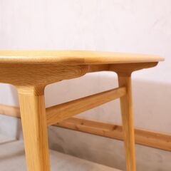 IDEE(イデー)で取り扱われていたIKI(イキ) オーク材 ダイニングテーブルです。小ぶりなサイズは2人暮らしなどにもおススメの食卓。在宅ワーク用のオシャレなパソコンデスク・事務机としても♪の画像