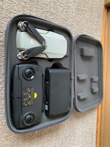 MAVIC小型ドローン