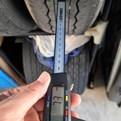 ハイエース  200系  純正タイヤ  溝あり  ホイールキャップありの画像