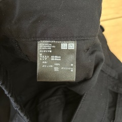 ユニクロ　カーゴパンツ　黒の画像