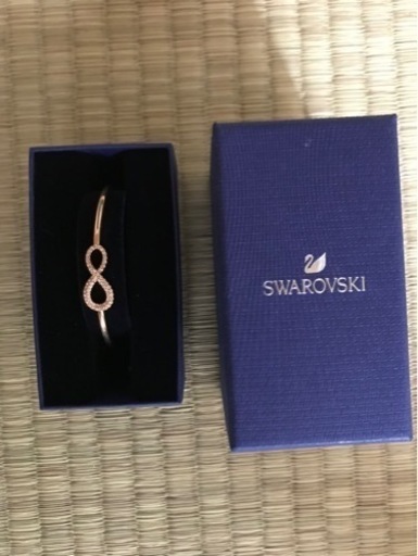 Swarovski スワロフスキーInfinity クリスタル バングル