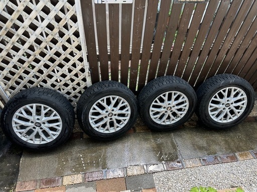 更に、値下げしました！ 30前期アルファードに履いていたスタッドレスタイヤ！アルミホイール付き