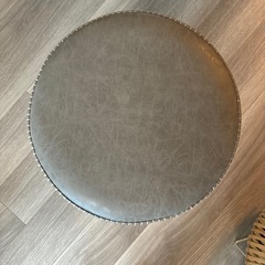 グレー座面、足黒色スツール
