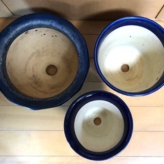 青の陶器の植木鉢 3鉢セットの画像