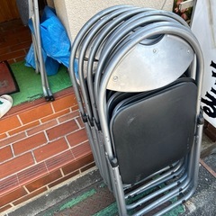 パイプ椅子　折りたたみ　７脚で1000円